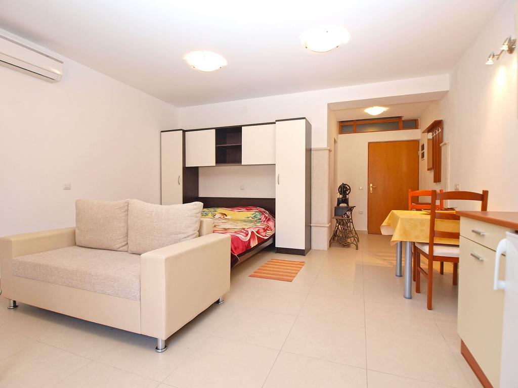 Apartments Elvis 1299 Vrsar Exterior foto