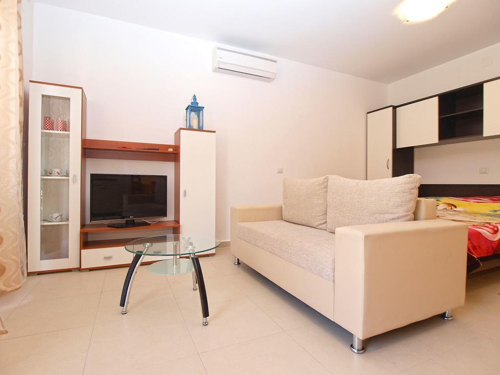 Apartments Elvis 1299 Vrsar Exterior foto